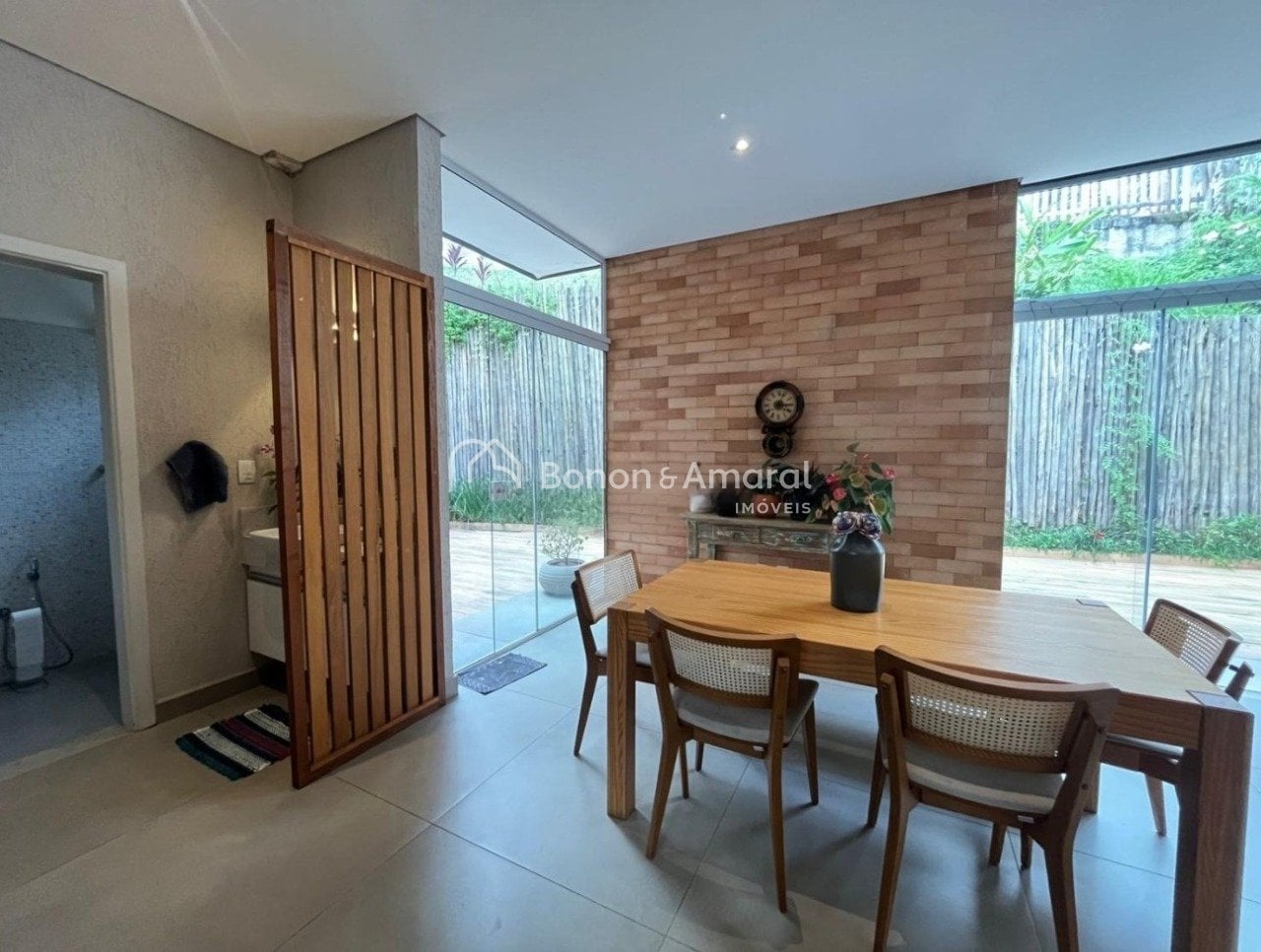 Casa em Condomínio à Venda - Chácaras Silvânia em Valinhos / SP