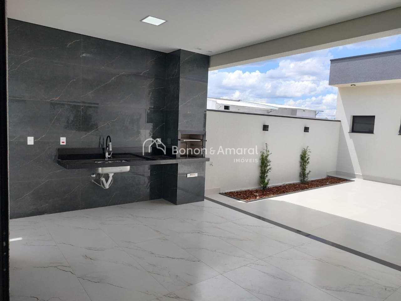 Casa em Condomínio à Venda no Parque Olívio Franceschini em Hortolândia / SP